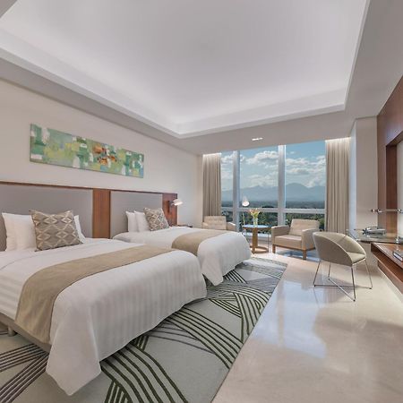 Richmonde Hotel Iloilo Buitenkant foto