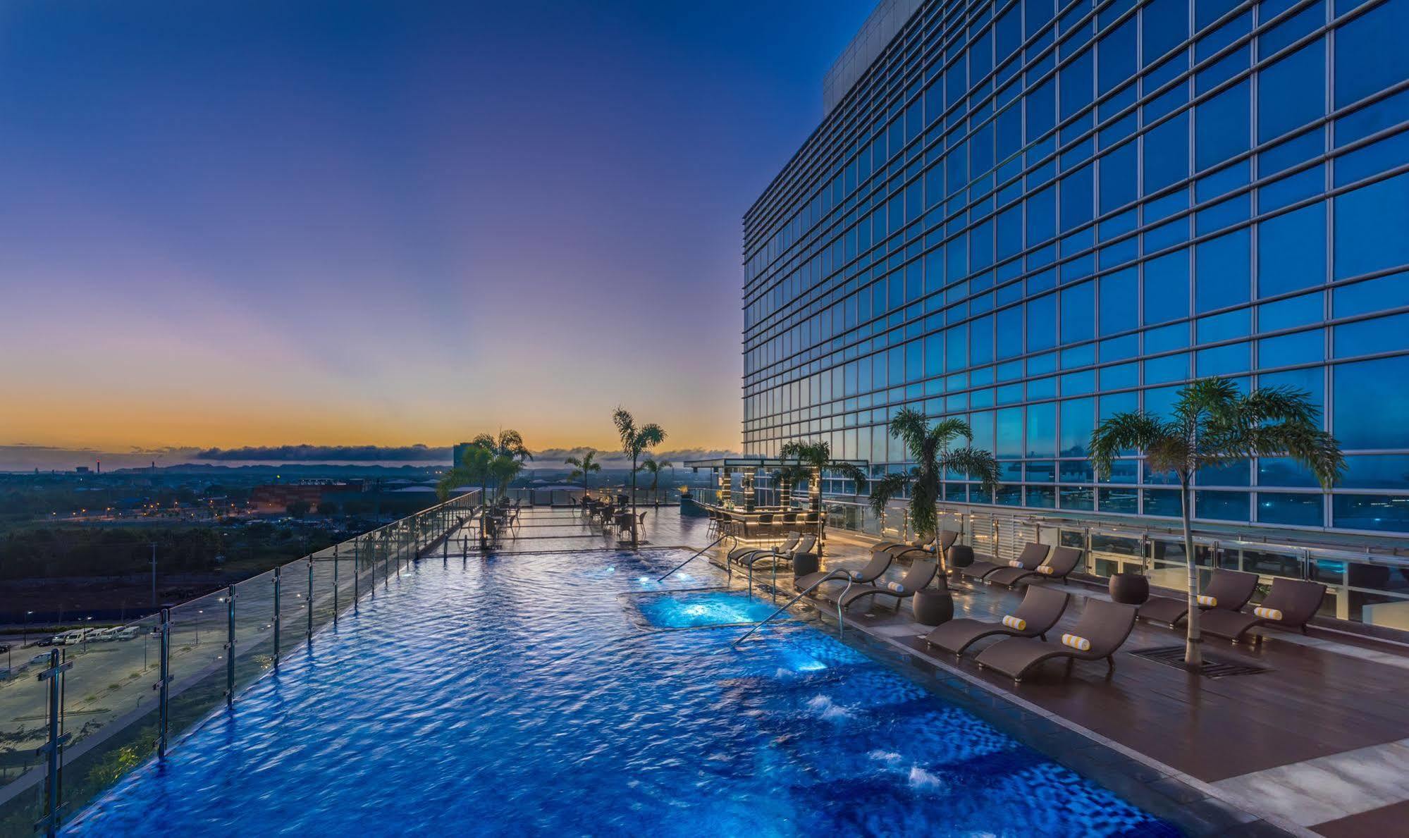 Richmonde Hotel Iloilo Buitenkant foto