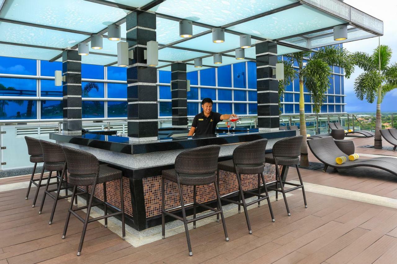 Richmonde Hotel Iloilo Buitenkant foto